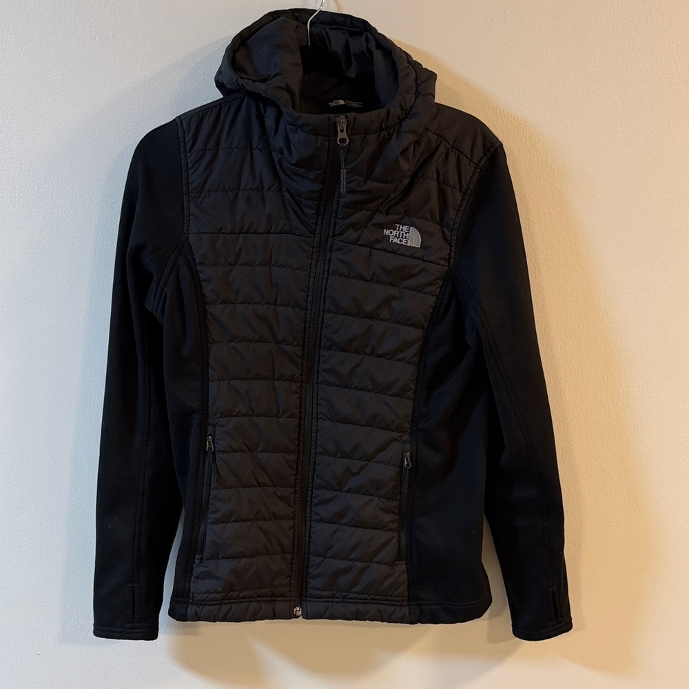 EUC - North Face women’s Quilted Hooded Puffer Jacket - winter track jacket M